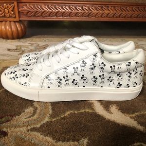 New American Eagle X Disney Mickey shoes size 8